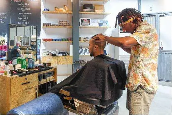 在家(jiā)理(lǐ)發成“新趨勢”